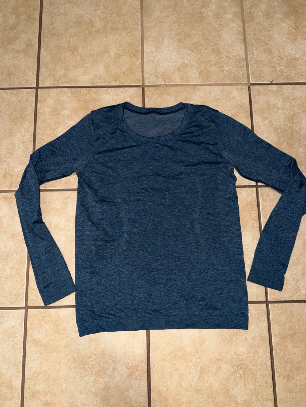 Lululemon long sleeve size 6